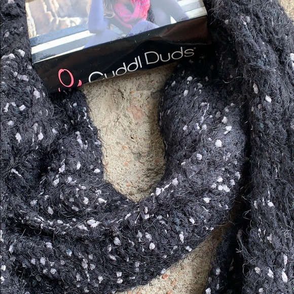 Cuddl Duds Infinity Scarf - Picture 3 of 7